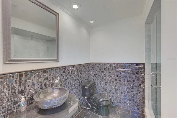 a bathroom with a toilet