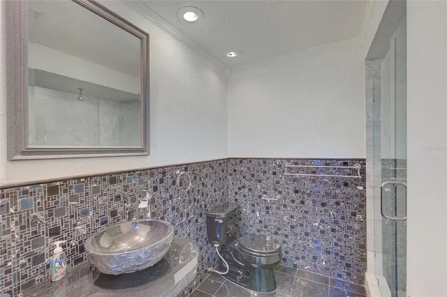 a bathroom with a toilet