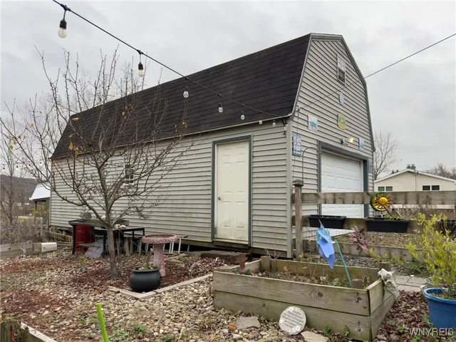 $250,000 | 5527 East Creek Road, Wales, NY 14139