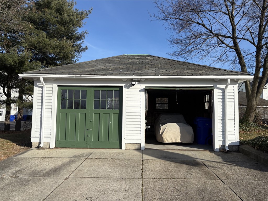 36 Underwood Street Pawtucket, RI 02860 - Photo 4 of 48