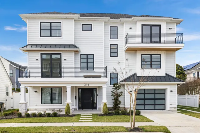 a view of entryway and hall