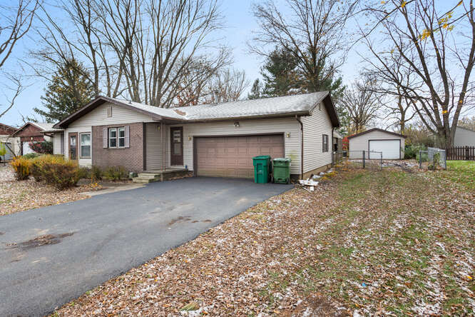 2007 Tin Cup Road Mahomet, IL 61853 - Photo 3 of 29 Gallery Image 3
