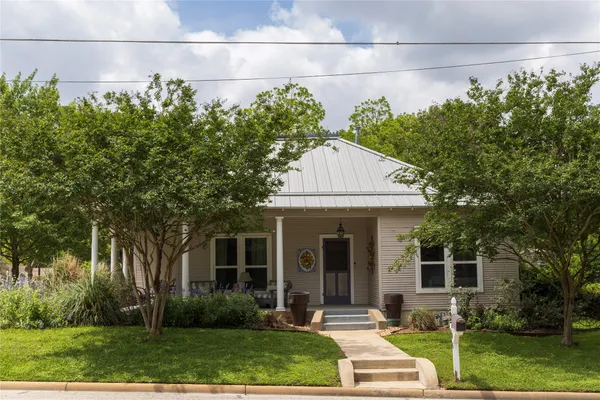 $359,000 | 1506 South Jackson Street, Brenham, TX 77833