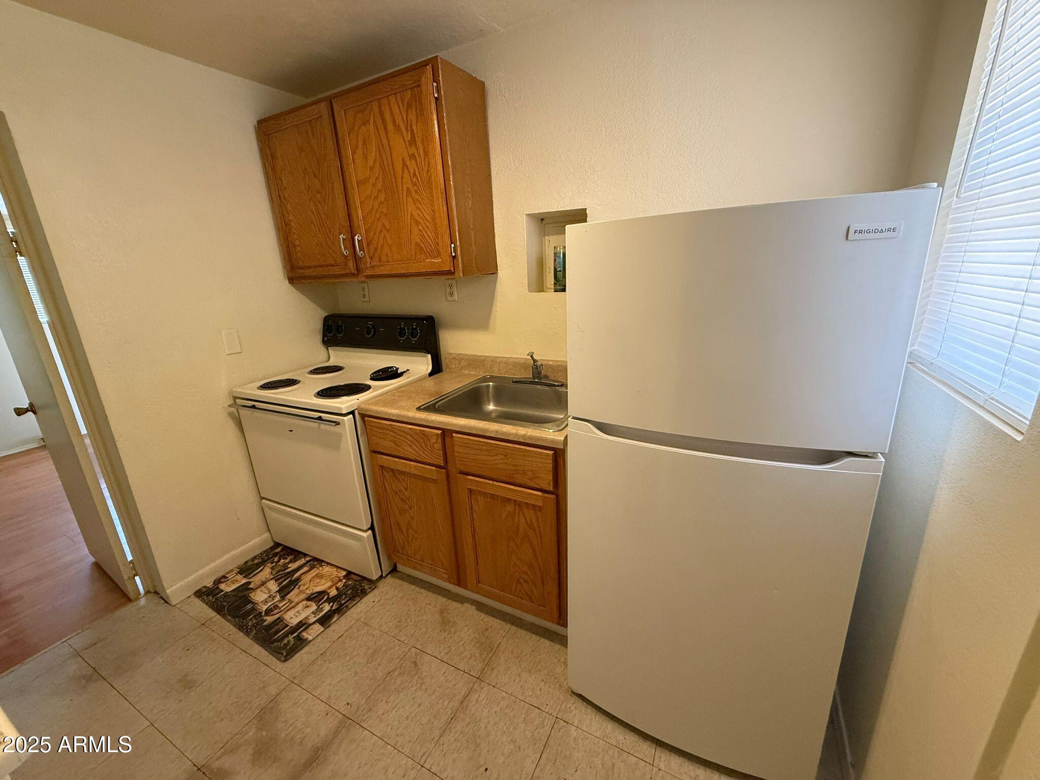 1249 East 10th Street, Unit REAR Douglas, AZ 85607 - Photo 5 of 10 a utility room with sink dryer and washer