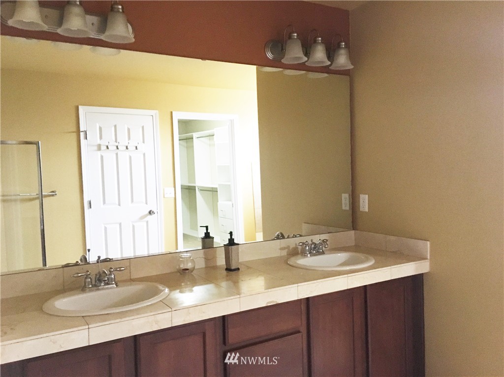 2718 232nd Place Southeast Bothell, WA 98021 - Photo 12 of 22