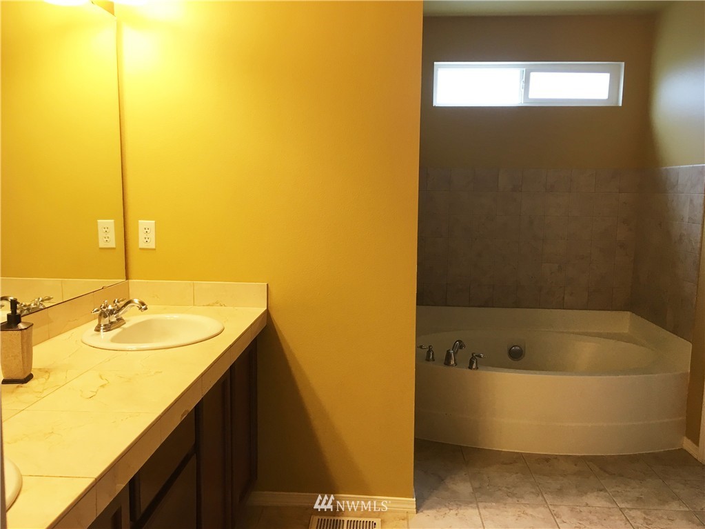 2718 232nd Place Southeast Bothell, WA 98021 - Photo 13 of 22