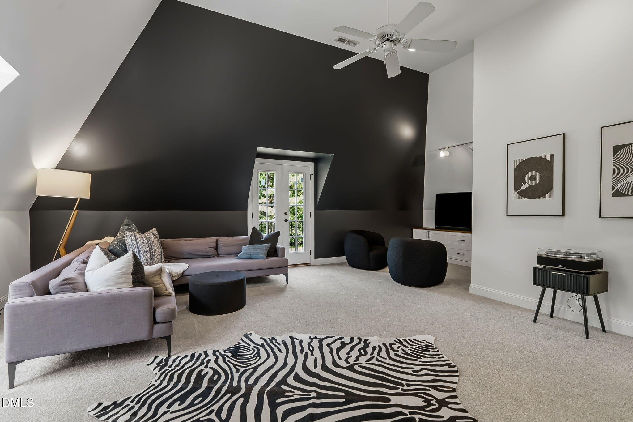 1005 Woodlot Ridge Road Chapel Hill, NC 27516 - Photo 14 of 59 73-web-or-mls-DSC04076_with_tv