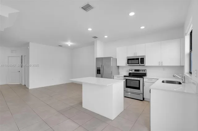 $2,700 | 24563 Southwest 117th Court, Unit 24563, Homestead, FL 33032