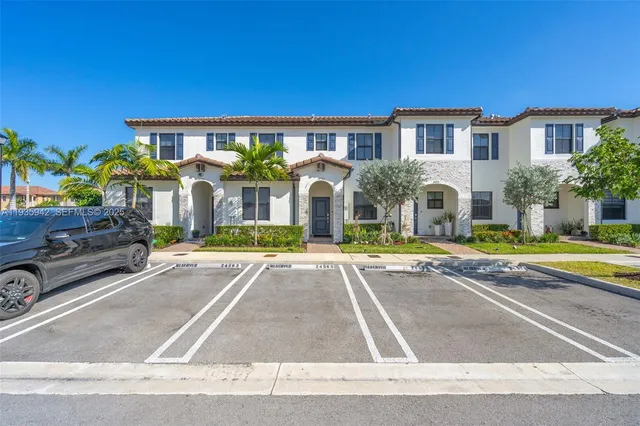 $2,700 | 24563 Southwest 117th Court, Unit 24563, Homestead, FL 33032