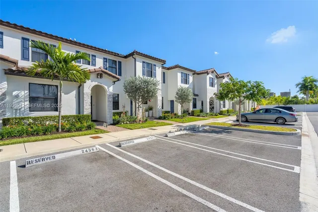 $2,700 | 24563 Southwest 117th Court, Unit 24563, Homestead, FL 33032