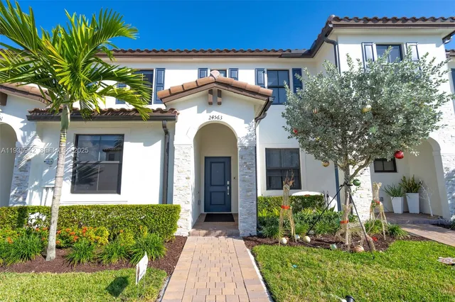 $2,700 | 24563 Southwest 117th Court, Unit 24563, Homestead, FL 33032