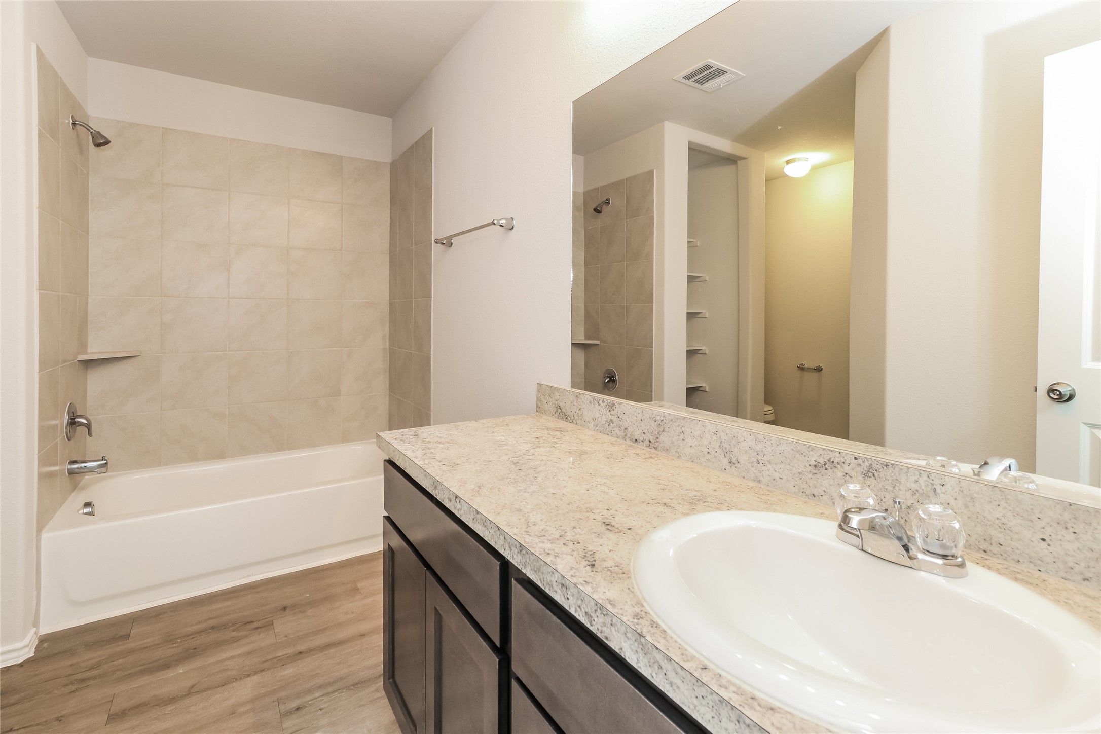 21650 Mamba Way Houston, TX 77073 - Photo 14 of 16 Photos may be representative of the floor plan and not the exact home. Finishes, layout, and features of the actual property for lease may vary.