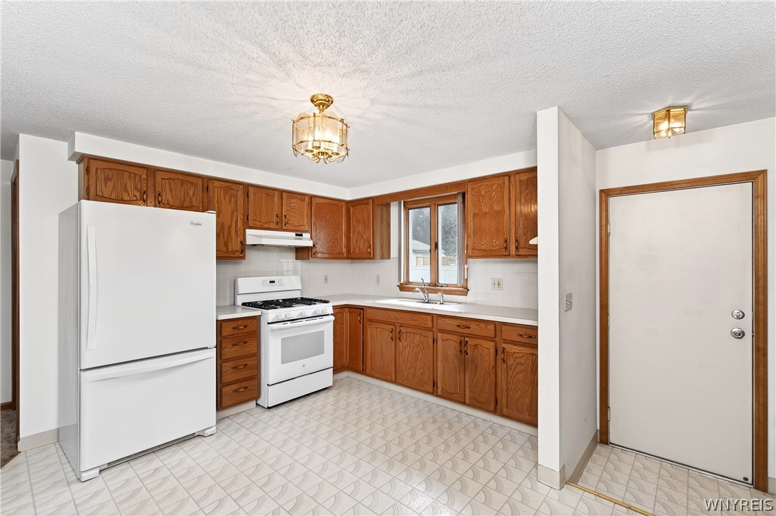 144 Hillpine Road Cheektowaga, NY 14227 - Photo 7 of 33
