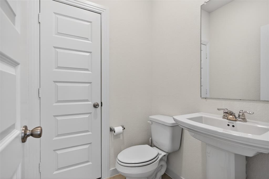 629 Claverton Lane Forney, TX 75126 - Photo 21 of 33 a bathroom with a sink a toilet and shower