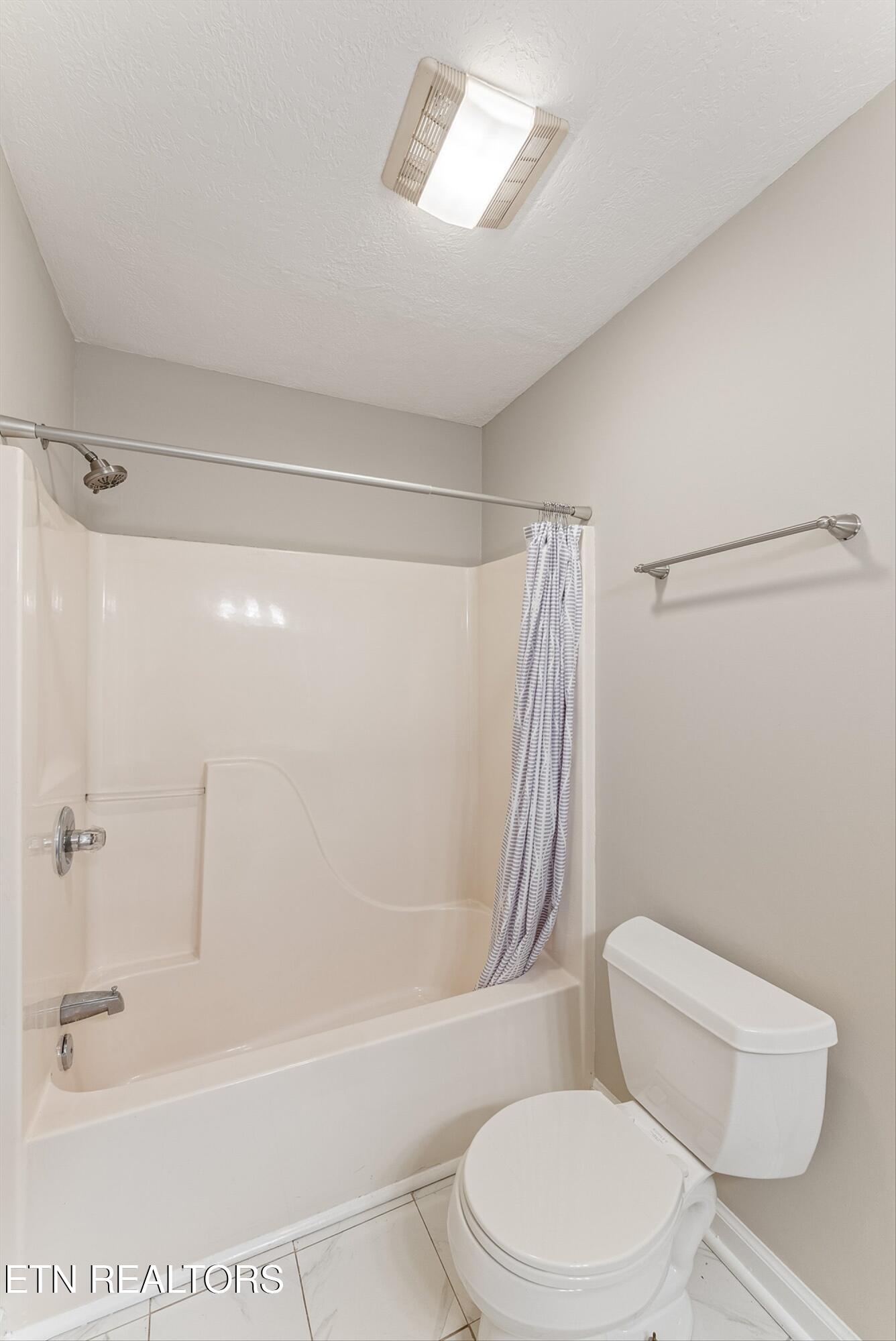 6133 Weems Road Knoxville, TN 37918 - Photo 26 of 34 26-1st Bath A4