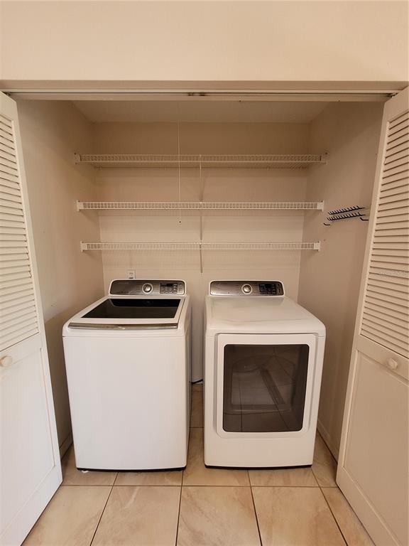 432 Baytree Boulevard Tavares, FL 32778 - Photo 13 of 65 a close up view of washer and dryer with a washer