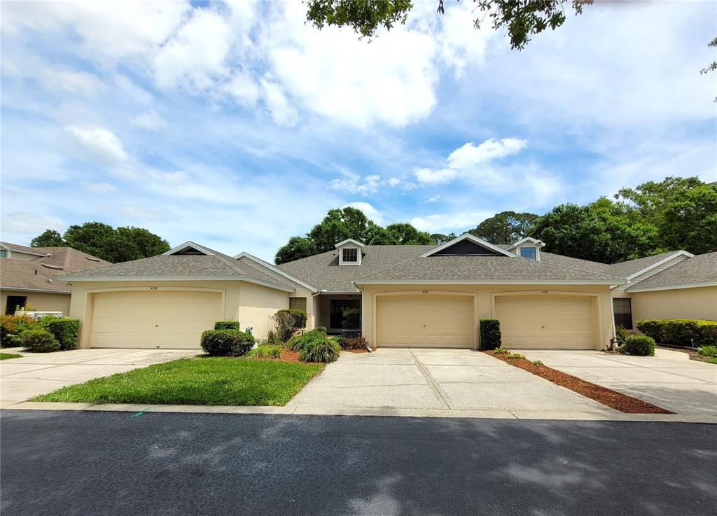 432 Baytree Boulevard Tavares, FL 32778 - Photo 2 of 65 a front view of a house with a garden