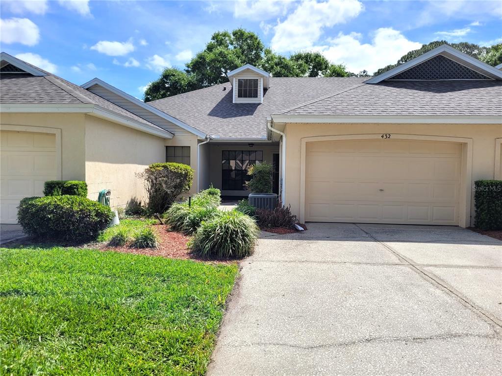 432 Baytree Boulevard Tavares, FL 32778 - Photo 3 of 65 a front view of a house with garden