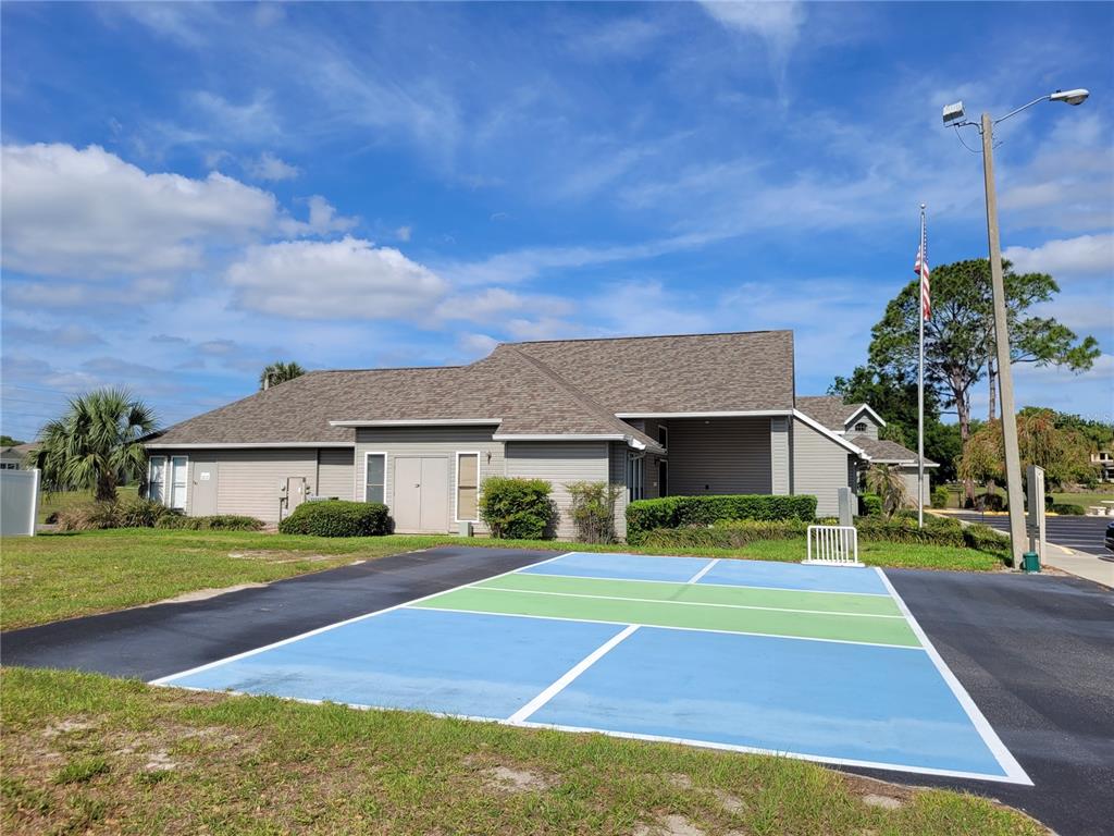 432 Baytree Boulevard Tavares, FL 32778 - Photo 42 of 65 a small yard in front of a house