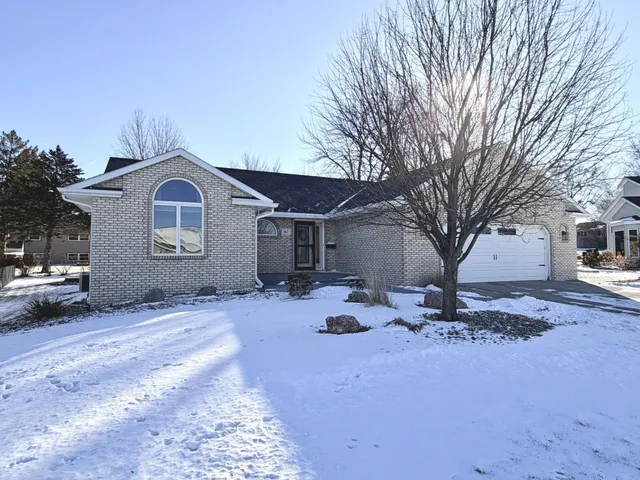 $429,000 | 867 Briarwood Drive, Worthington, MN 56187