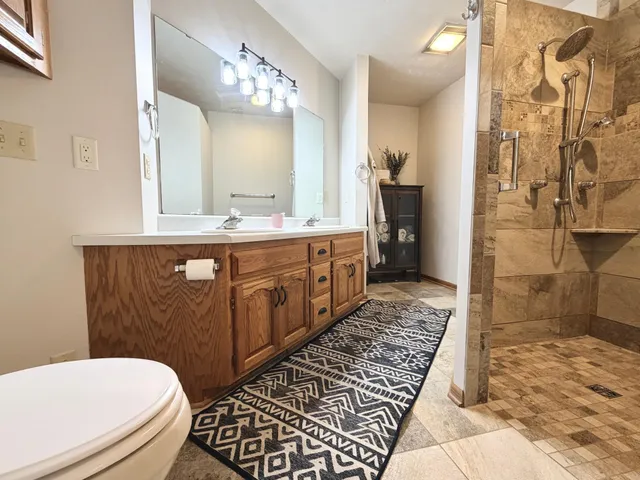 $429,000 | 867 Briarwood Drive, Worthington, MN 56187