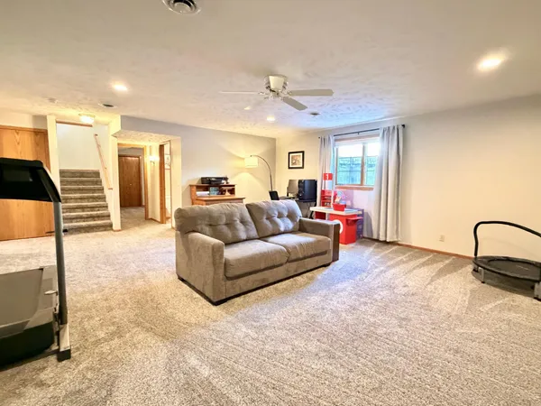 $429,000 | 867 Briarwood Drive, Worthington, MN 56187