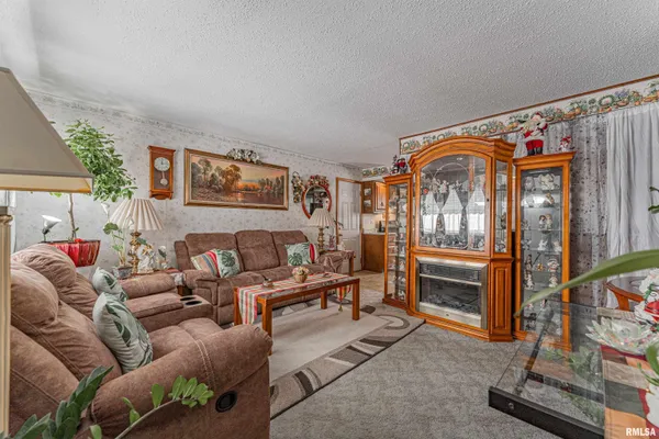 $114,500 | 526 Comet Avenue, Lincoln, IL 62656