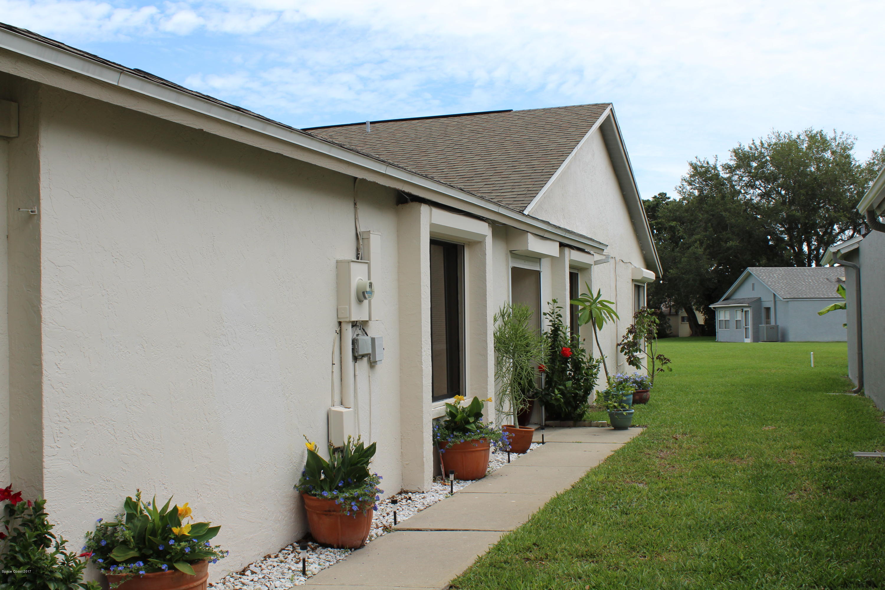 370 Myrtlewood Road Melbourne, FL 32940 - Photo 2 of 26 Side Entry