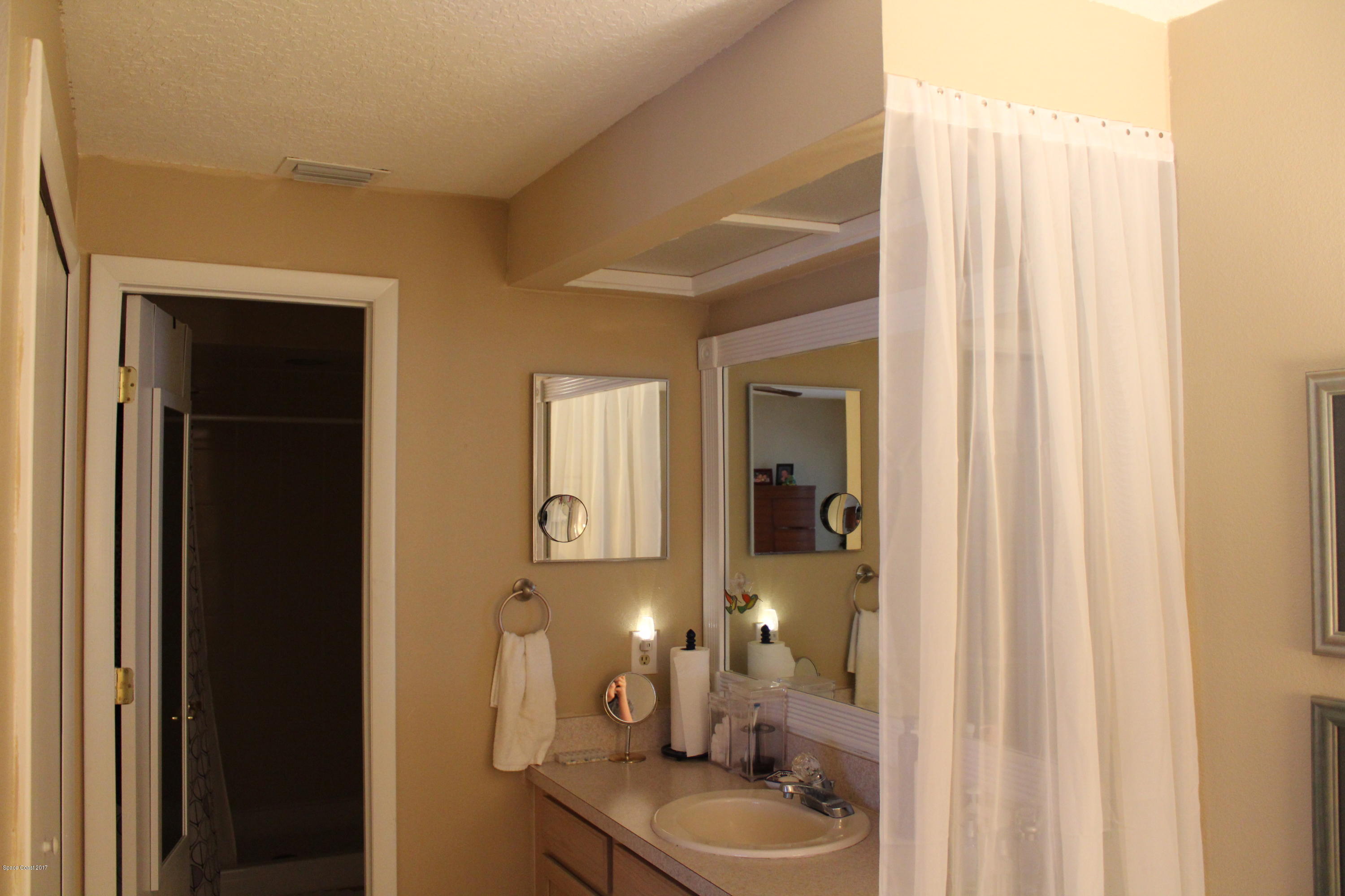 370 Myrtlewood Road Melbourne, FL 32940 - Photo 14 of 26 Master Bath