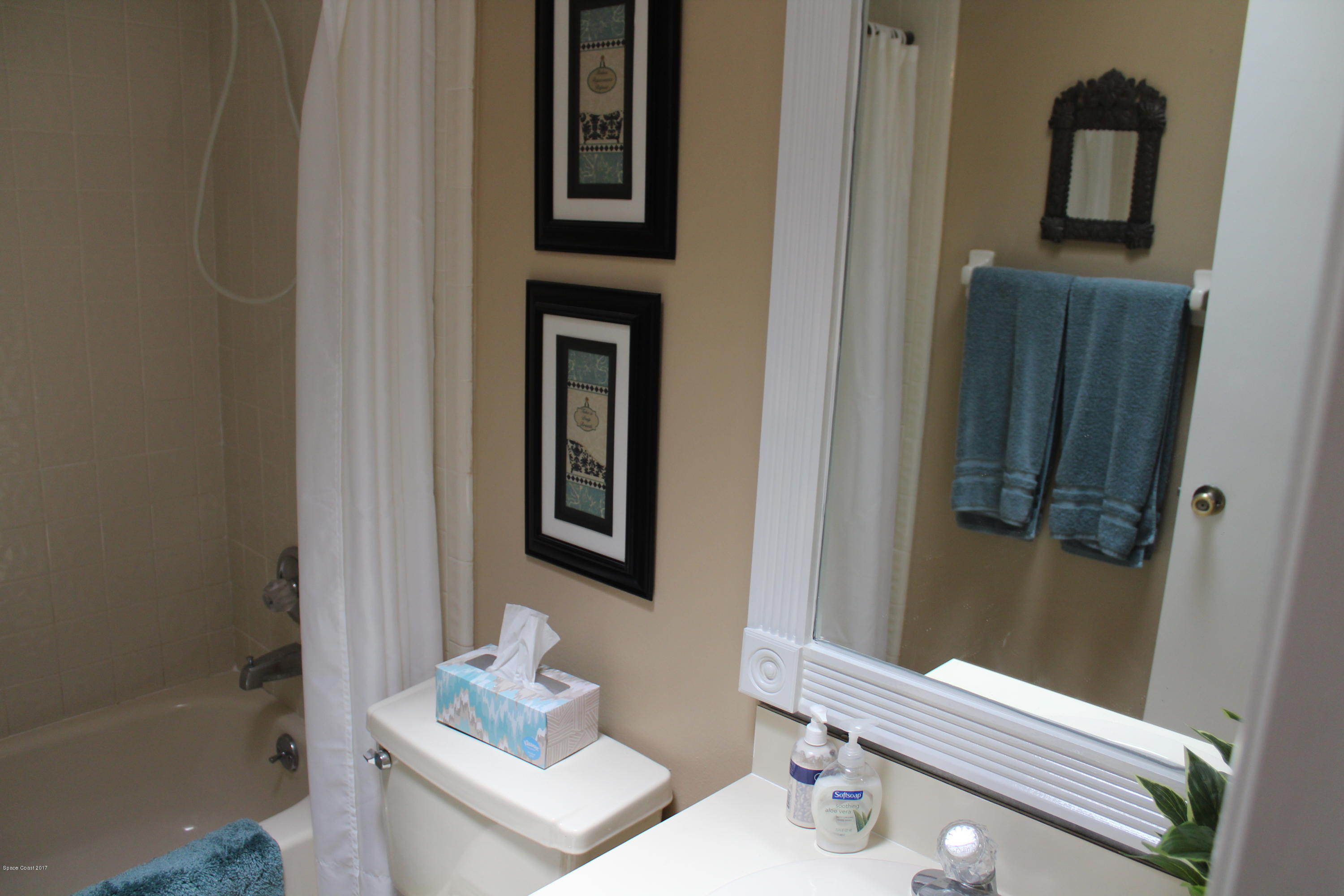 370 Myrtlewood Road Melbourne, FL 32940 - Photo 18 of 26 Guest Bath
