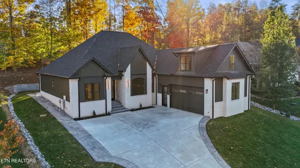 $795,999 | 176 Saligugi Way, Loudon, TN 37774