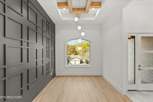 $814,999 | 176 Saligugi Way, Loudon, TN 37774