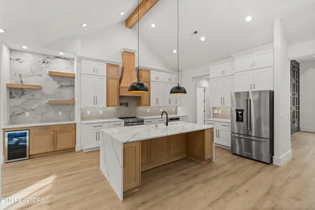 $814,999 | 176 Saligugi Way, Loudon, TN 37774