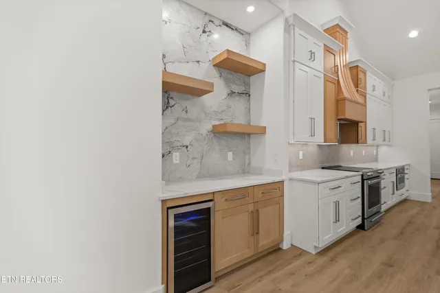 $814,999 | 176 Saligugi Way, Loudon, TN 37774