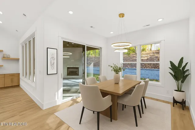 $814,999 | 176 Saligugi Way, Loudon, TN 37774