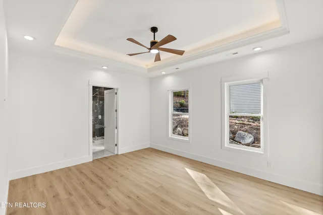 $814,999 | 176 Saligugi Way, Loudon, TN 37774