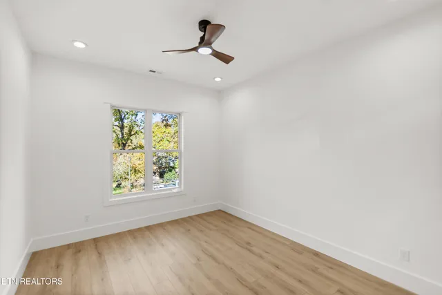 $814,999 | 176 Saligugi Way, Loudon, TN 37774