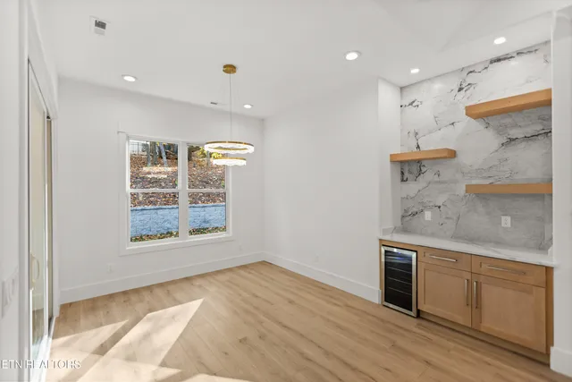 $814,999 | 176 Saligugi Way, Loudon, TN 37774