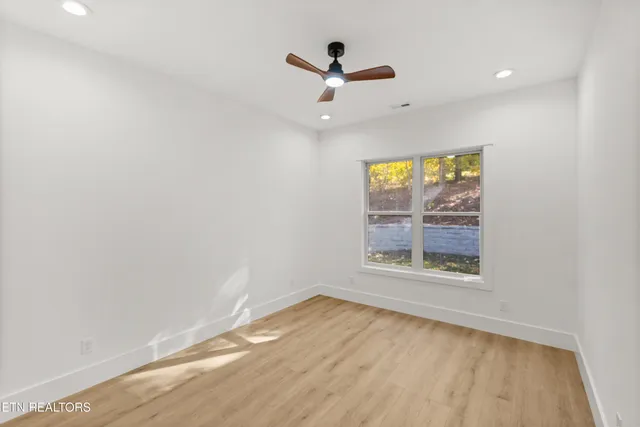 $814,999 | 176 Saligugi Way, Loudon, TN 37774