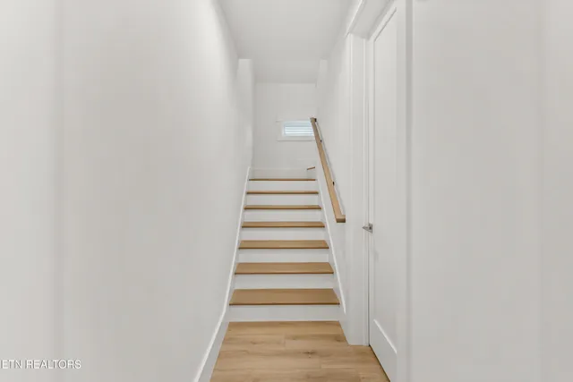 $814,999 | 176 Saligugi Way, Loudon, TN 37774