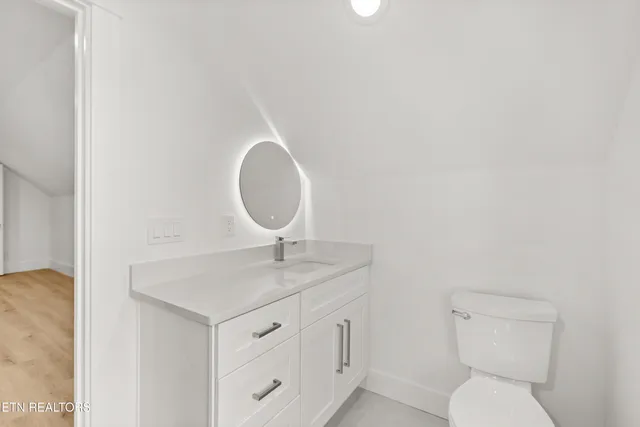 $814,999 | 176 Saligugi Way, Loudon, TN 37774