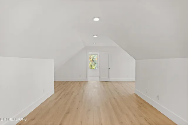 $814,999 | 176 Saligugi Way, Loudon, TN 37774