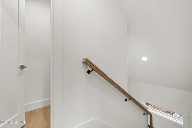 $814,999 | 176 Saligugi Way, Loudon, TN 37774