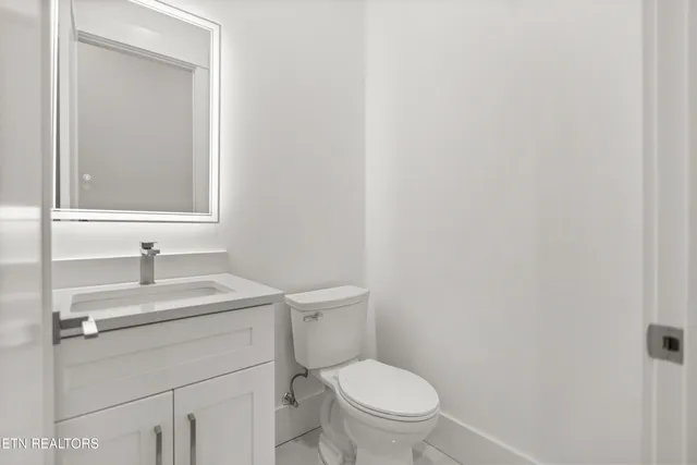 $814,999 | 176 Saligugi Way, Loudon, TN 37774