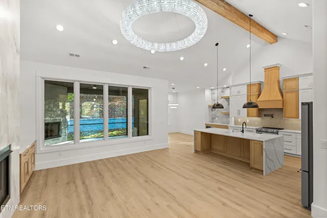 $814,999 | 176 Saligugi Way, Loudon, TN 37774