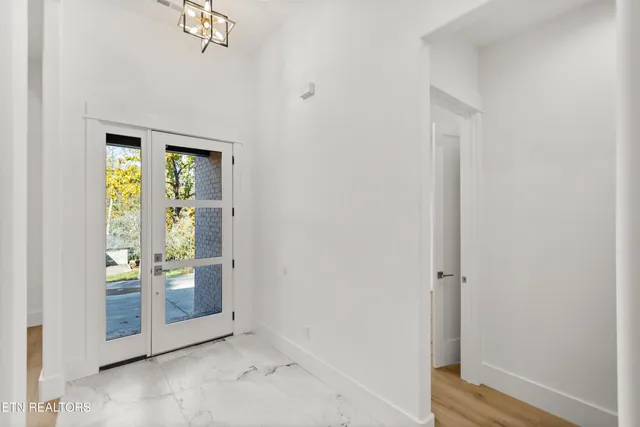 $814,999 | 176 Saligugi Way, Loudon, TN 37774