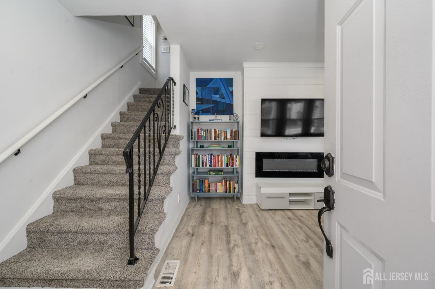 317 Billingsport Road Paulsboro, NJ 08066 - Photo 4 of 32