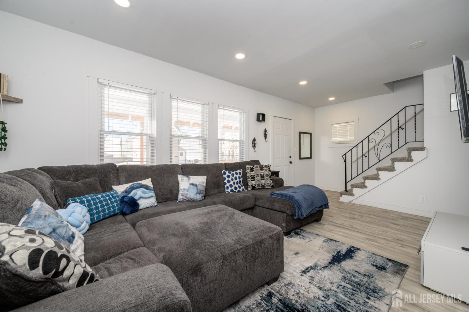 317 Billingsport Road Paulsboro, NJ 08066 - Photo 6 of 32