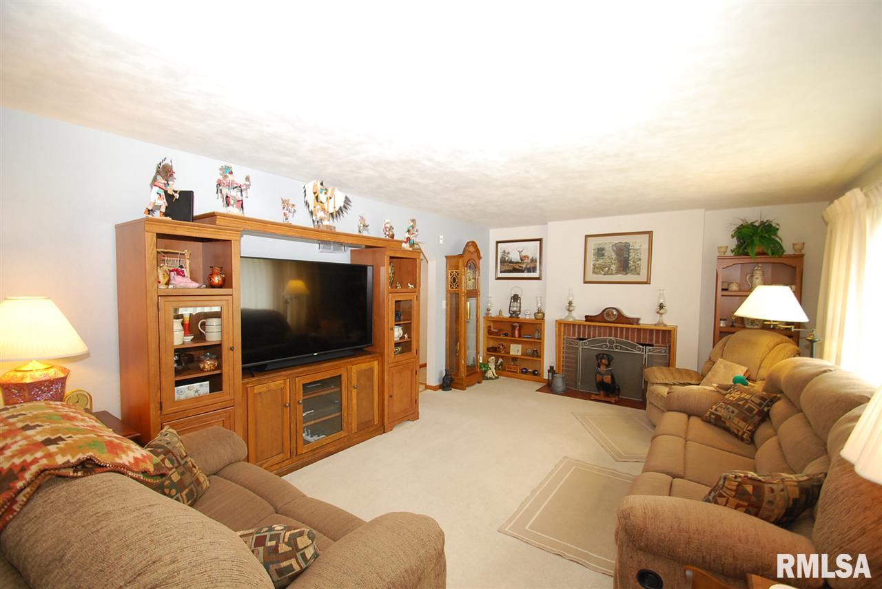 1415 James Road Pekin, IL 61554 - Photo 2 of 27 Gallery Image 2