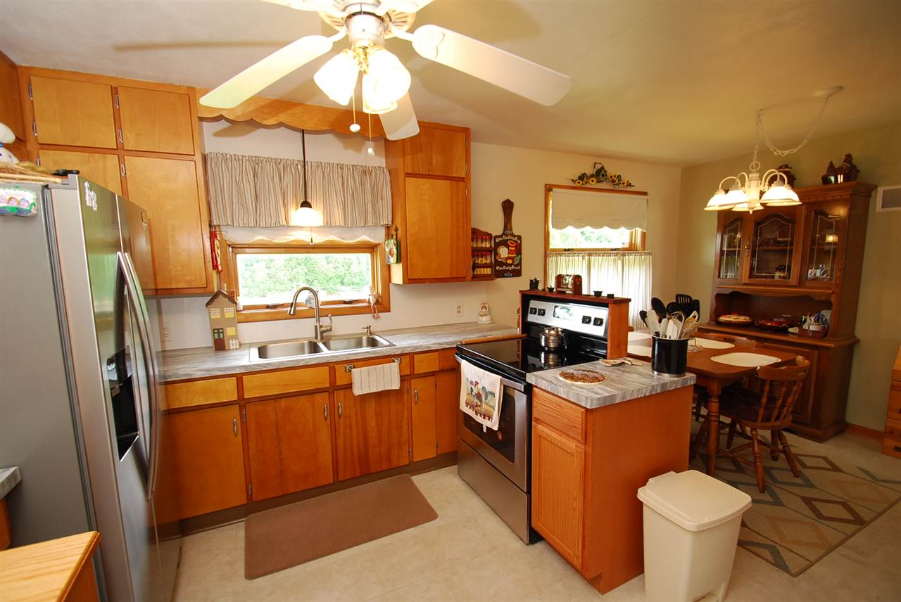 1415 James Road Pekin, IL 61554 - Photo 5 of 27 Gallery Image 5